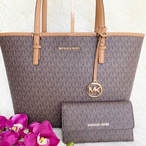 Michael Kors Handbags - NWT Michael Kors Carry All Tote & Wallet